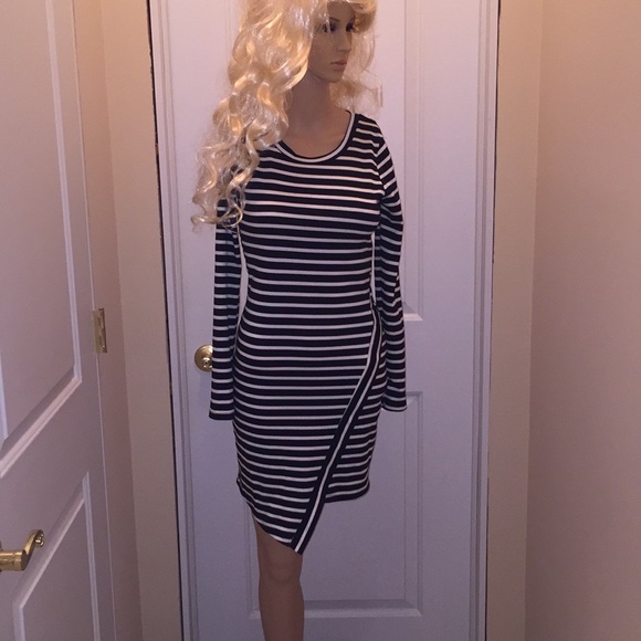 Dresses & Skirts - Juniors long sleeve black and white dress